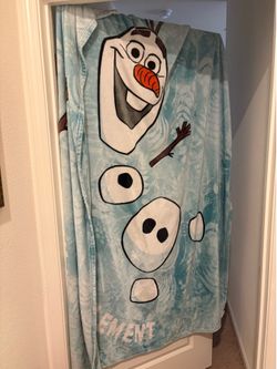 Twin sized Olaf blanket