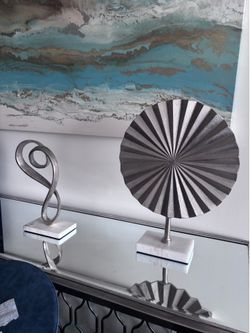 2 modern decorations