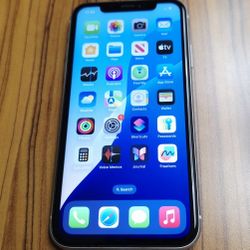 64GB Unlocked iPhone 11 in Good Condition Works With All Carriers 