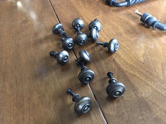 Hardware: drawer knobs