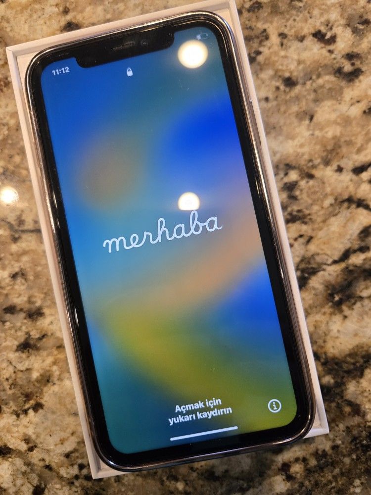 Unlocked IPHONE 11 64GB