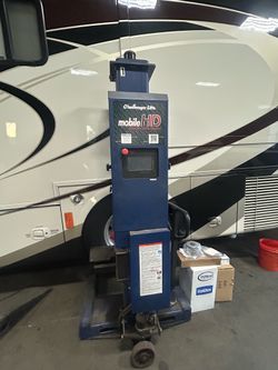 Challenger lifts column lifts