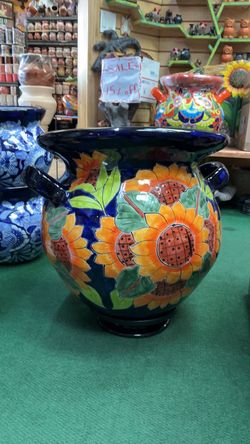 Maceta de Talavera multicolor .