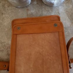 Messengers cross body bags .