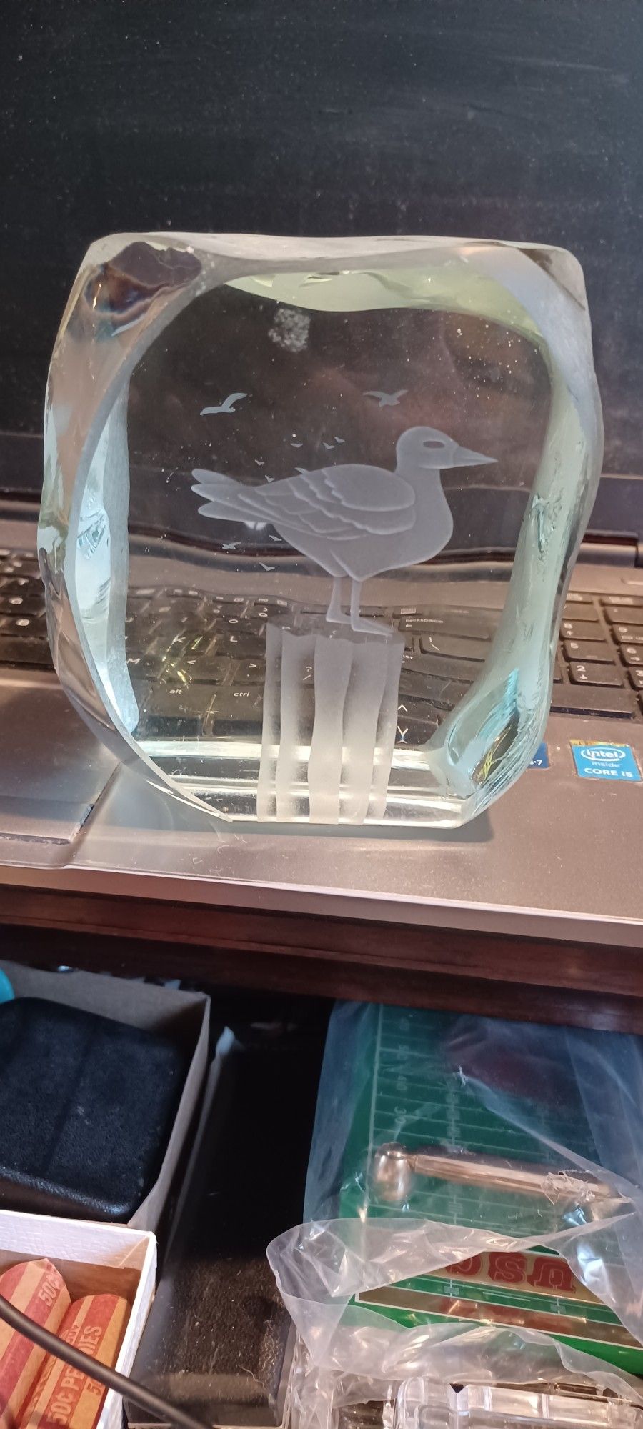 R M Yates 1977 Art Glass Sculpture 5x5x3 $70obo
RM YATES ART AQUAGLASS ETCHED PAPERWEIGHT BOOKEND VINTAGE SEAGULL ice block 1977