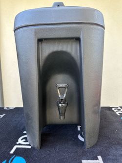 Carlisle Cateraide XB3, an insulated beverage dispenser