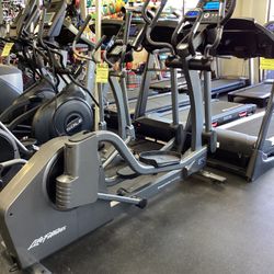 Life Fitness E5 High End Elliptical With Adjusting Stride Length 