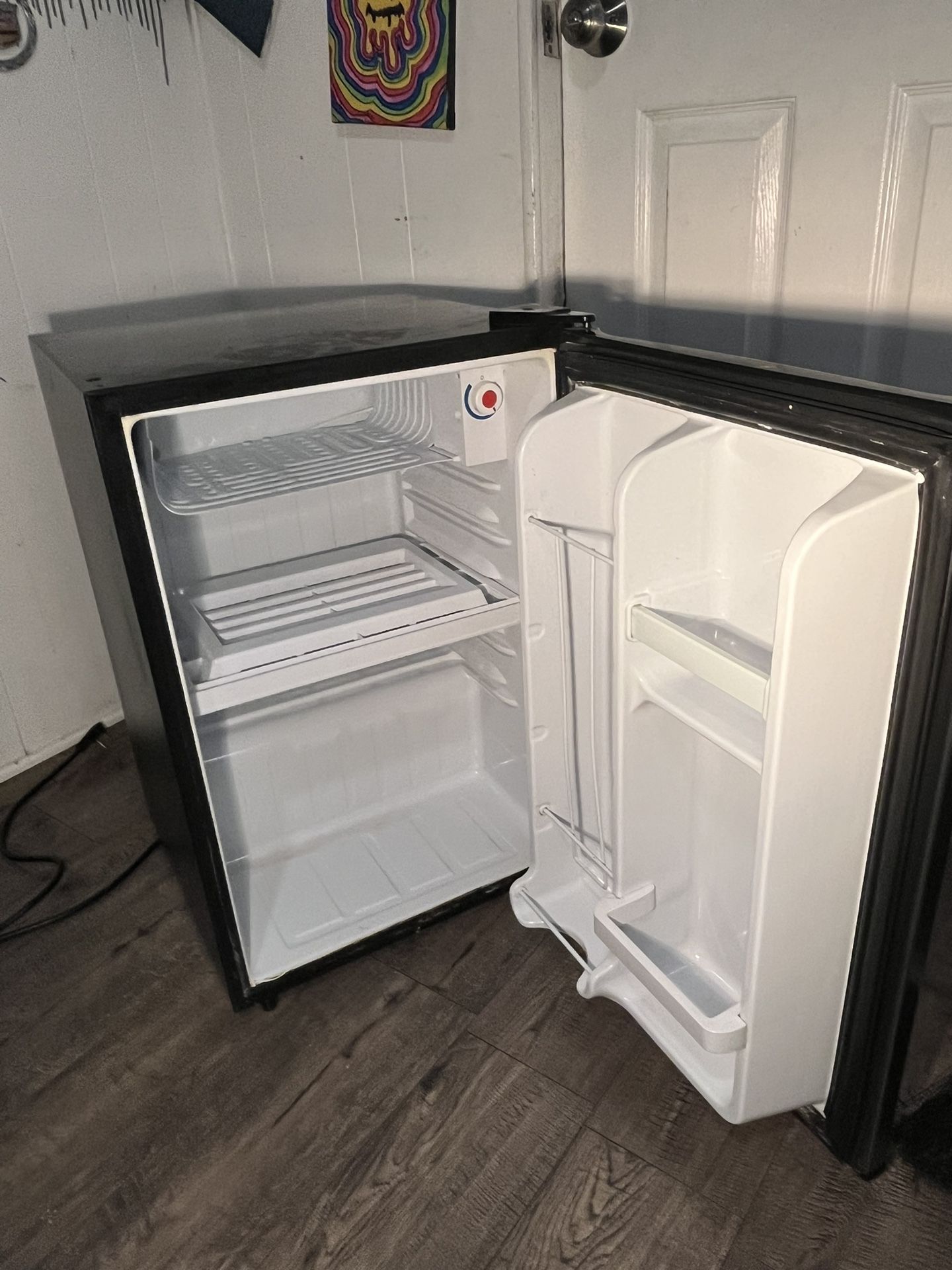 Danby mini fridge with freezer 