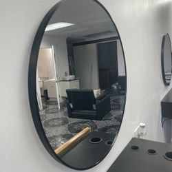Round mirror