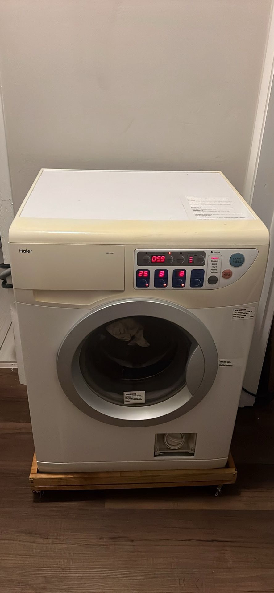 HWD1000 Compact 1.7 Cu Ft Front Load Washerdryer Combo