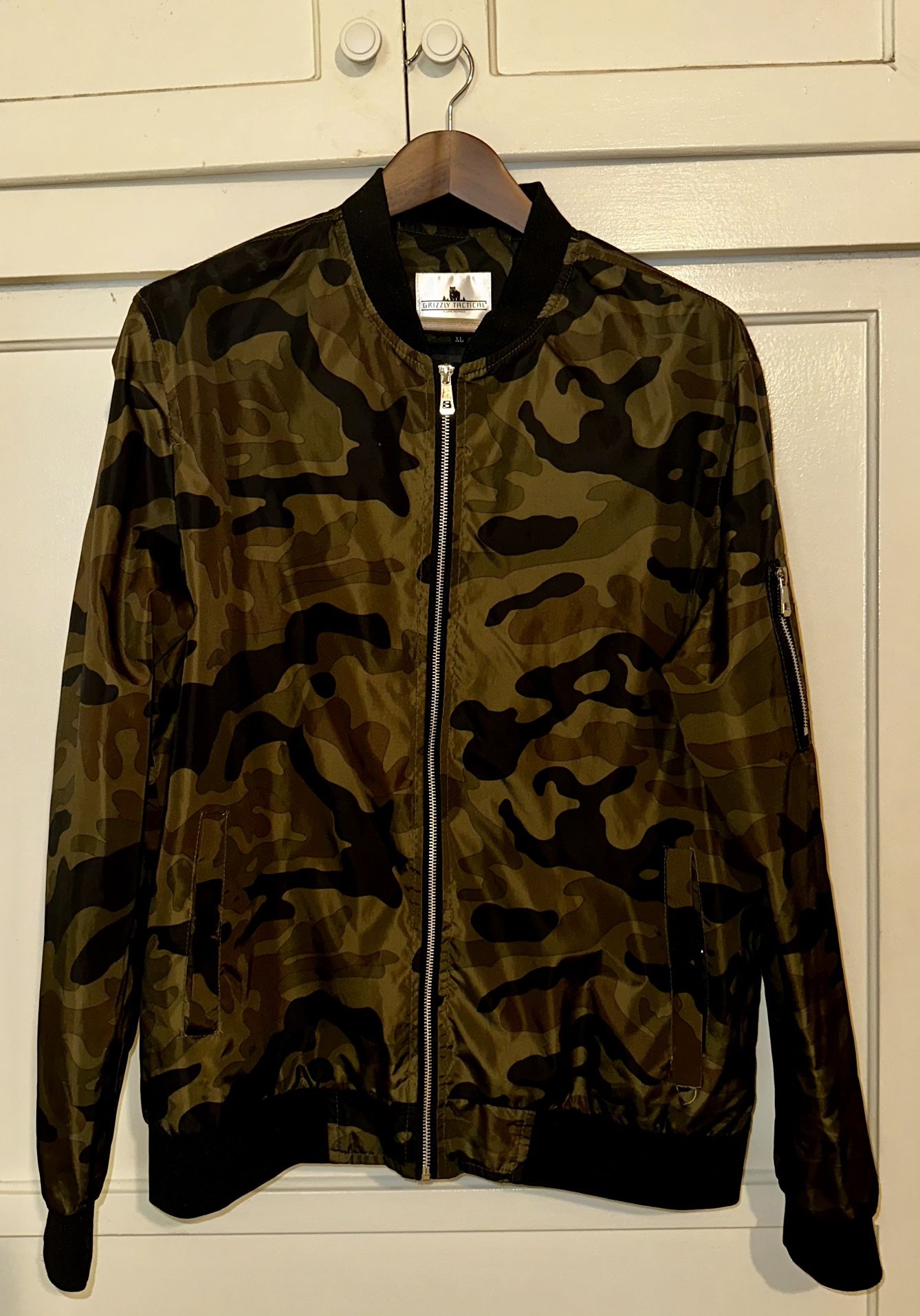 Men’s windbreaker jacket