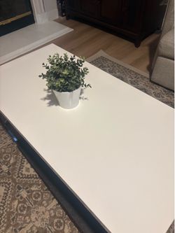 Coffee Table white with chrome legs