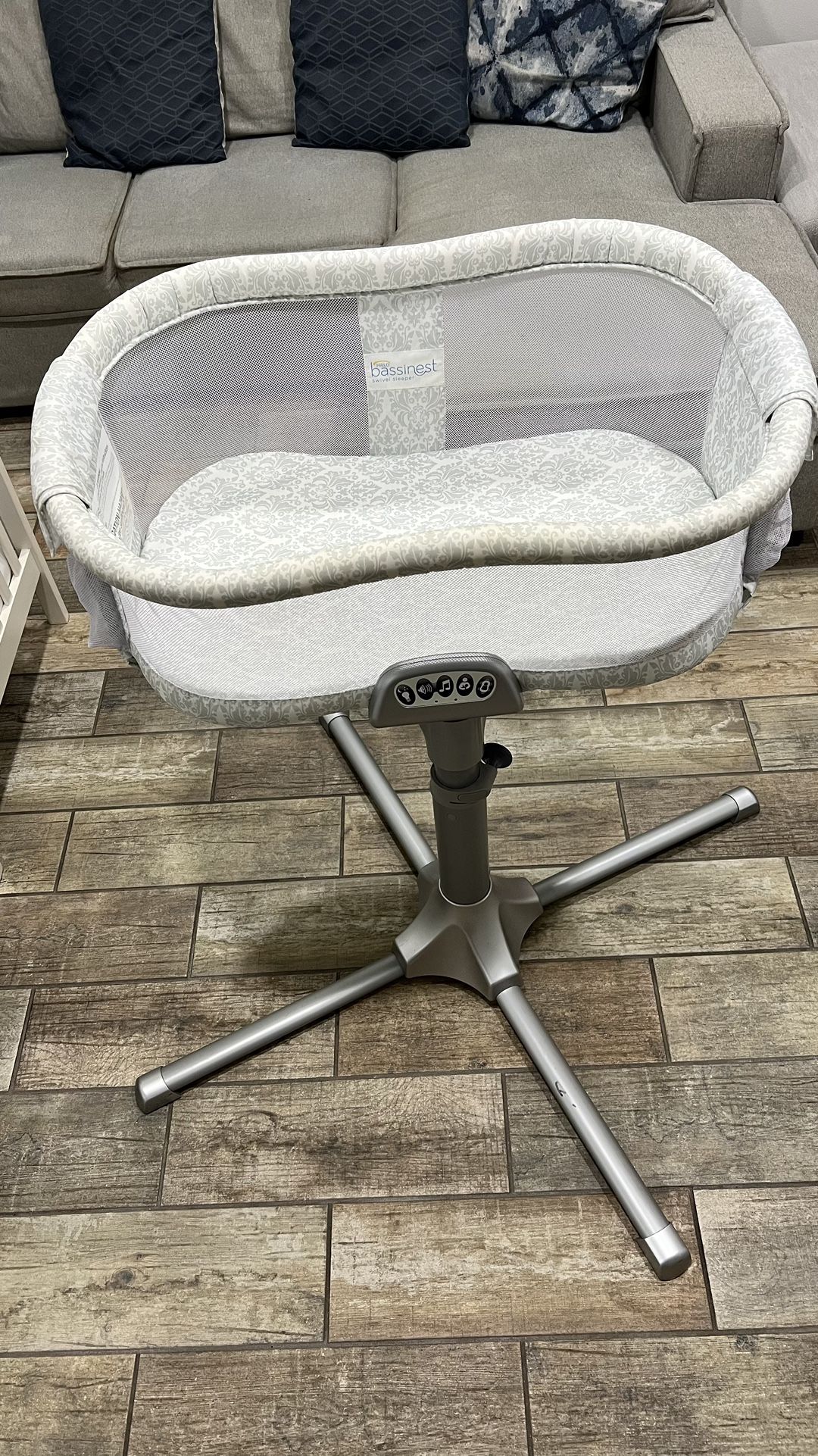 Halo Bassinest Swivel Sleeper
