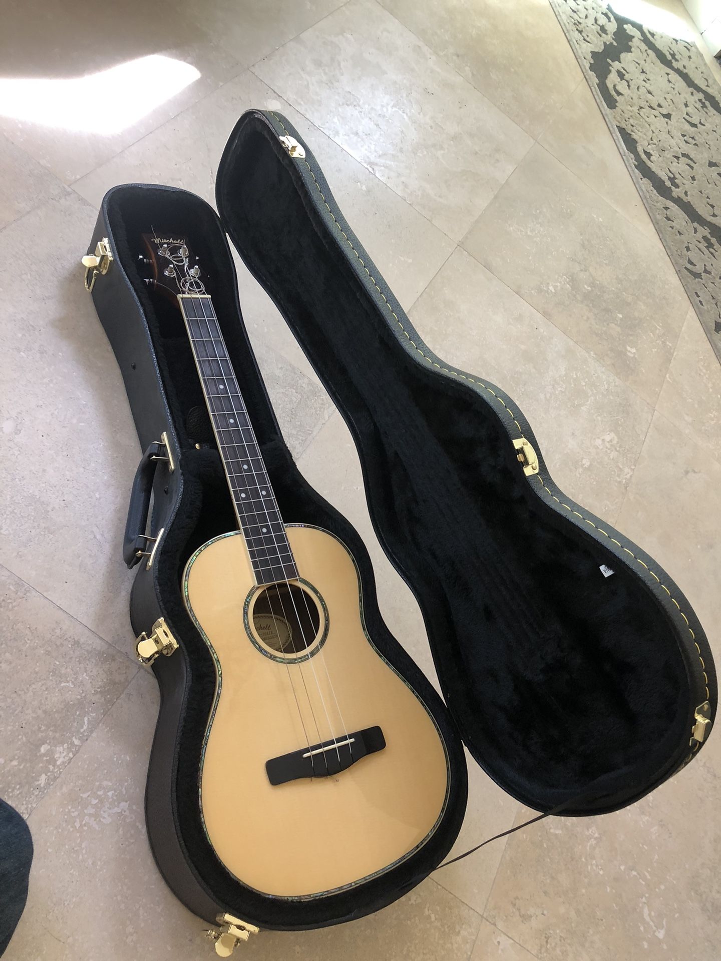 Mitchell Baritone Ukulele MUB-70S/N