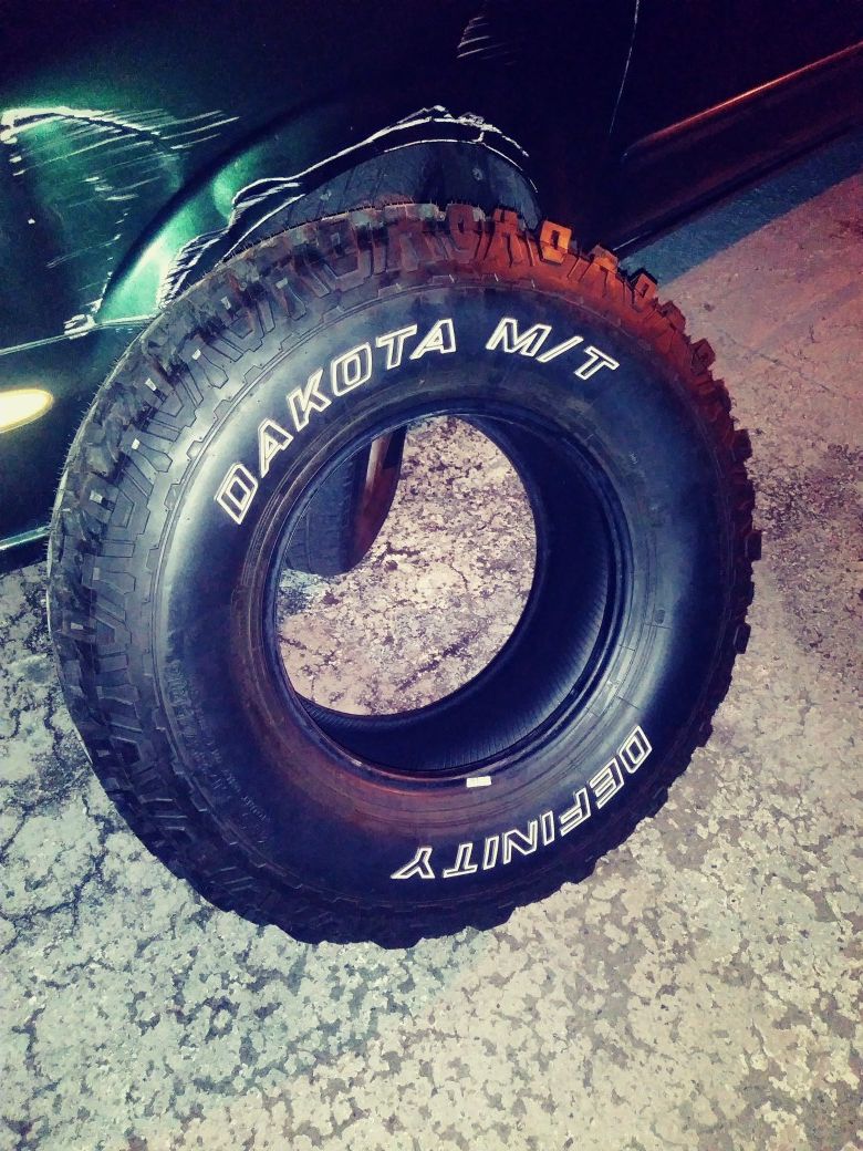 1 Definity dakota m/t mud tire