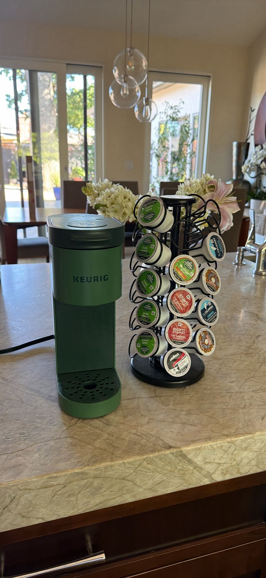 Keurig Machine and Pods/Pods Holder