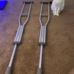 Adjustable Crutches 