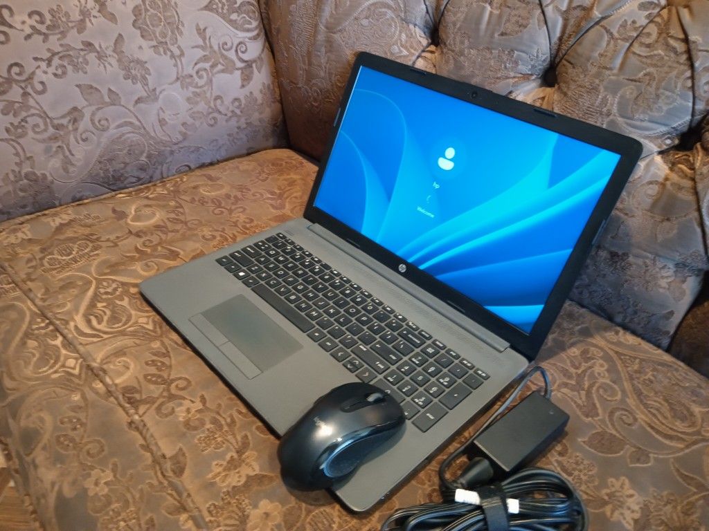 Laptop HP-15-255 G7-AMD-A6-8GB Ram-128hb HD SSD Solid-Go-od For Stud-ents.