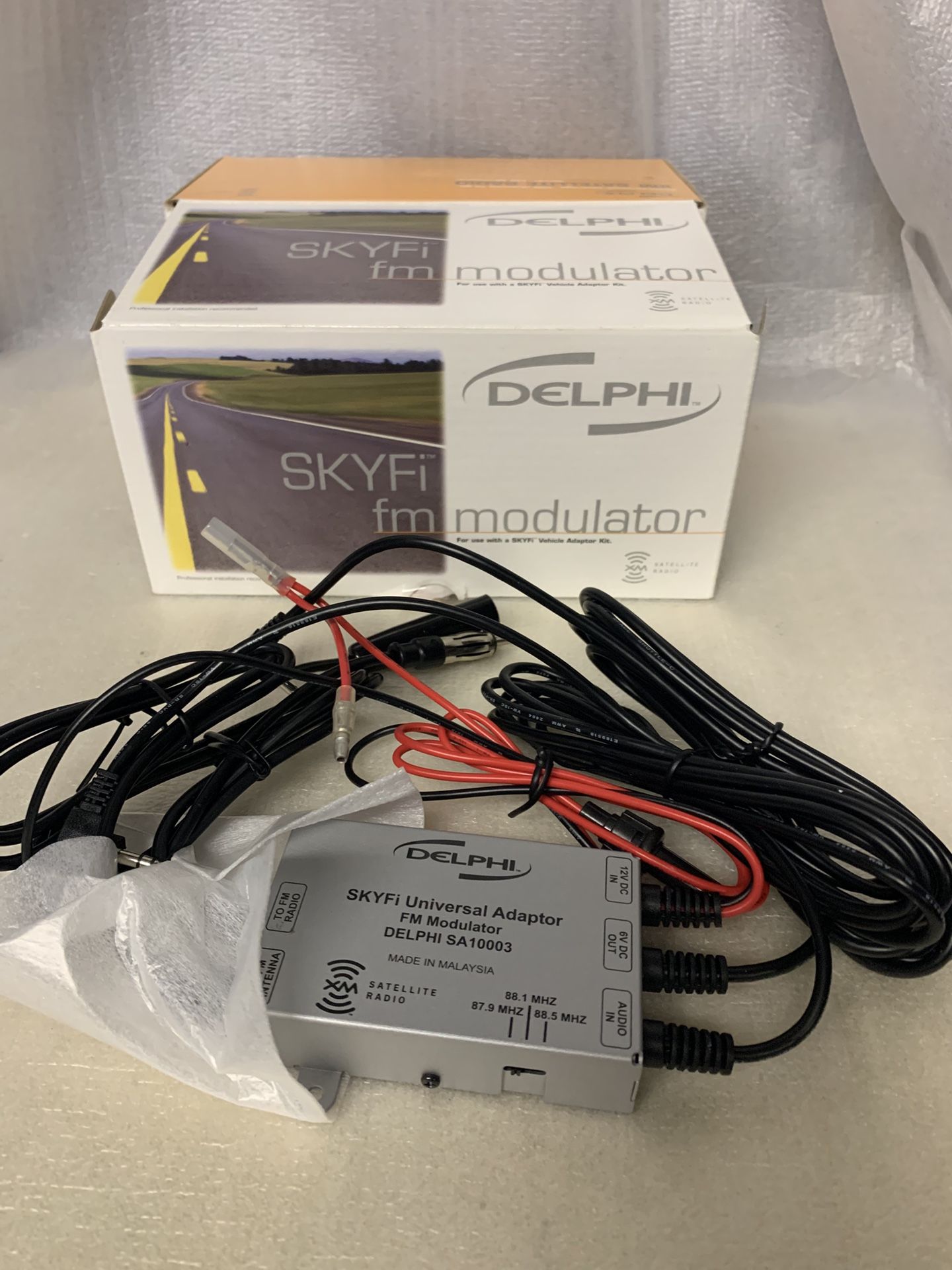 Delphi SA10003 SKYFi FM Modulator XM Satellite Radio Auto Adapter Adaptor Car