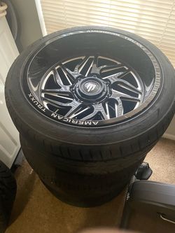 305/40/22 rims and tires like new