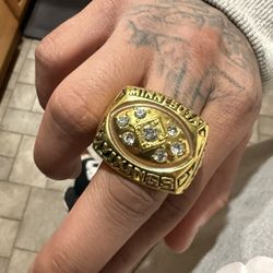 custom made 14k gold ring with 7 diamonds 
