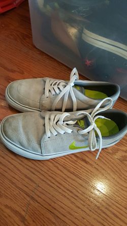 Boys Nike SD size 5