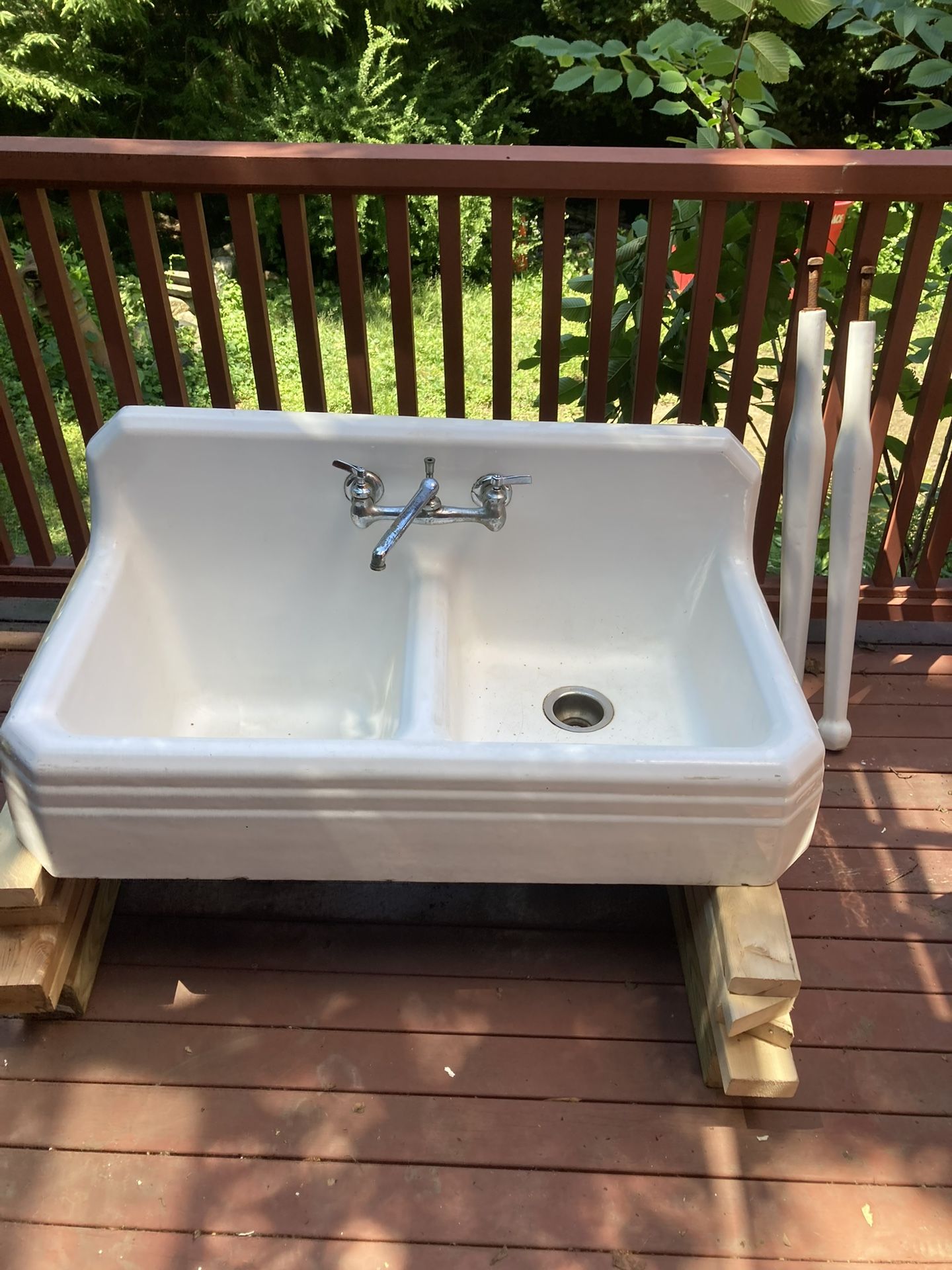 vintage Porcelain Farmhouse Sink