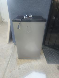Mini fridge - it works - make an offer