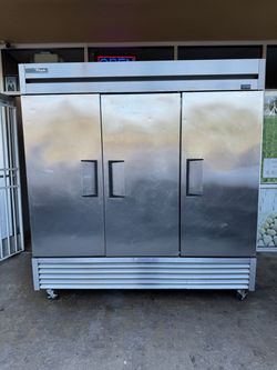 True commercial freezer LED