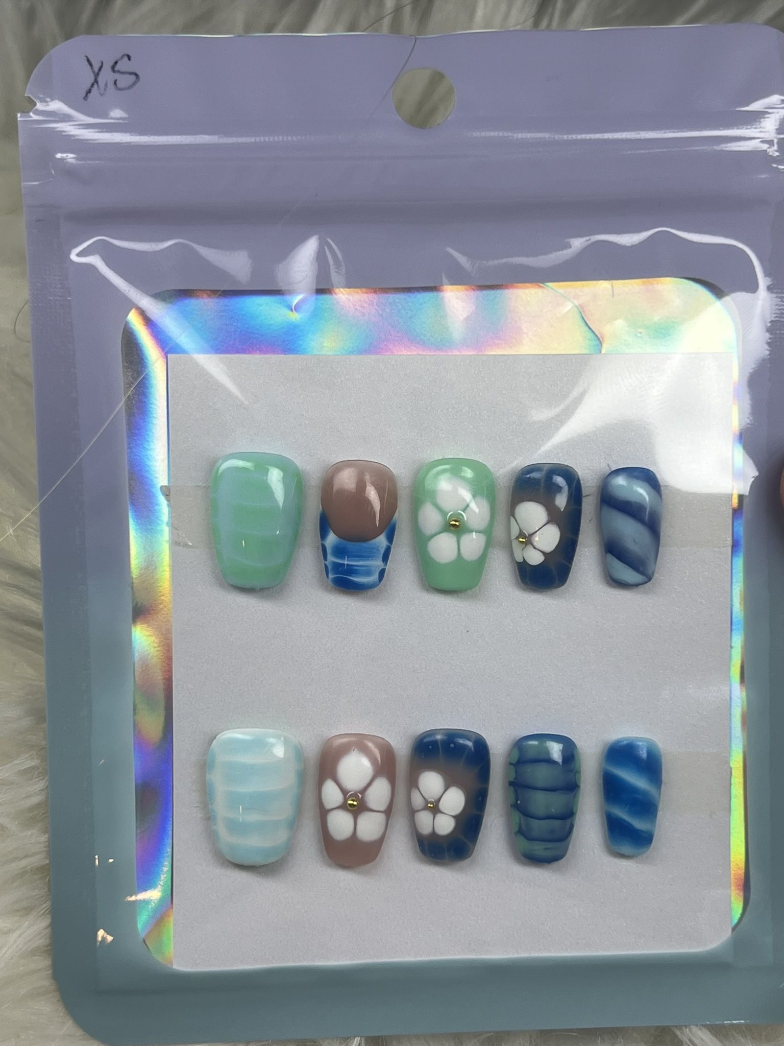 Press on nails
