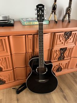 Yamaha APX 500 Acoustic Electric Guitar Black and Road Runner Guitar Case