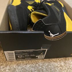Jordan 6s black & Yellow