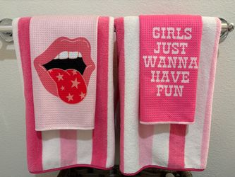 Pink Graphic Bath Towel Set of 2