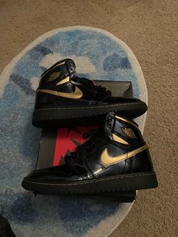 Jordan 1 black metallic gold