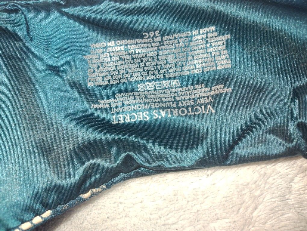 Victoria's Secret Very Very Sexy Plunge Push-up Lace Front Teal Color