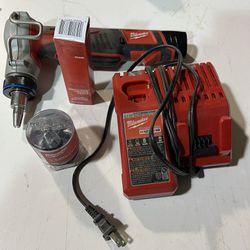 Milwaukee 1/2” 3/4” Expander Pex Tool Charger And Expanders. 