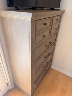 Tall 5-Drawer Chest – Excellent Condition