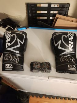 16 oz boxing gloves with Free hand wraps