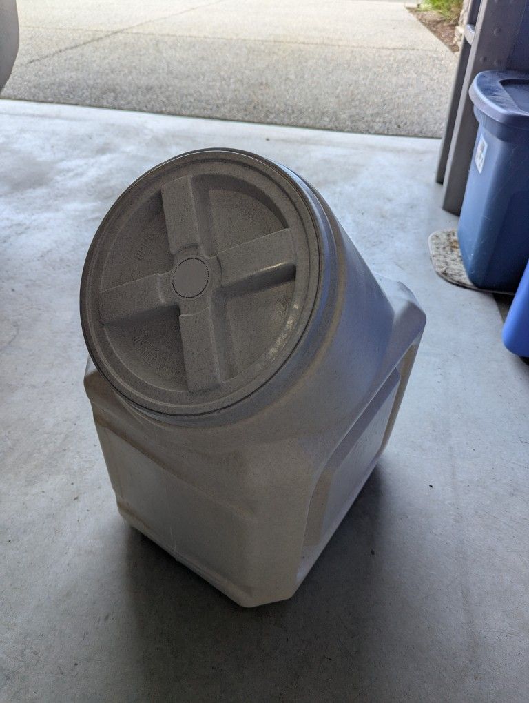 Vittles Vault Gamma 2