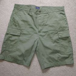 Like NEW Levi Khaki Shorts Military Green And Grey Size 40 Waist