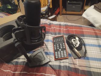 Condenser Microphone With Stand and Soundcard/Soundboard