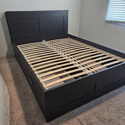 Queen bed w/ headboard