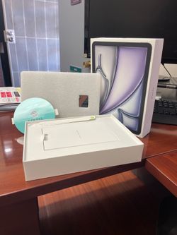 iPad Air (M3, 11- inch) Box