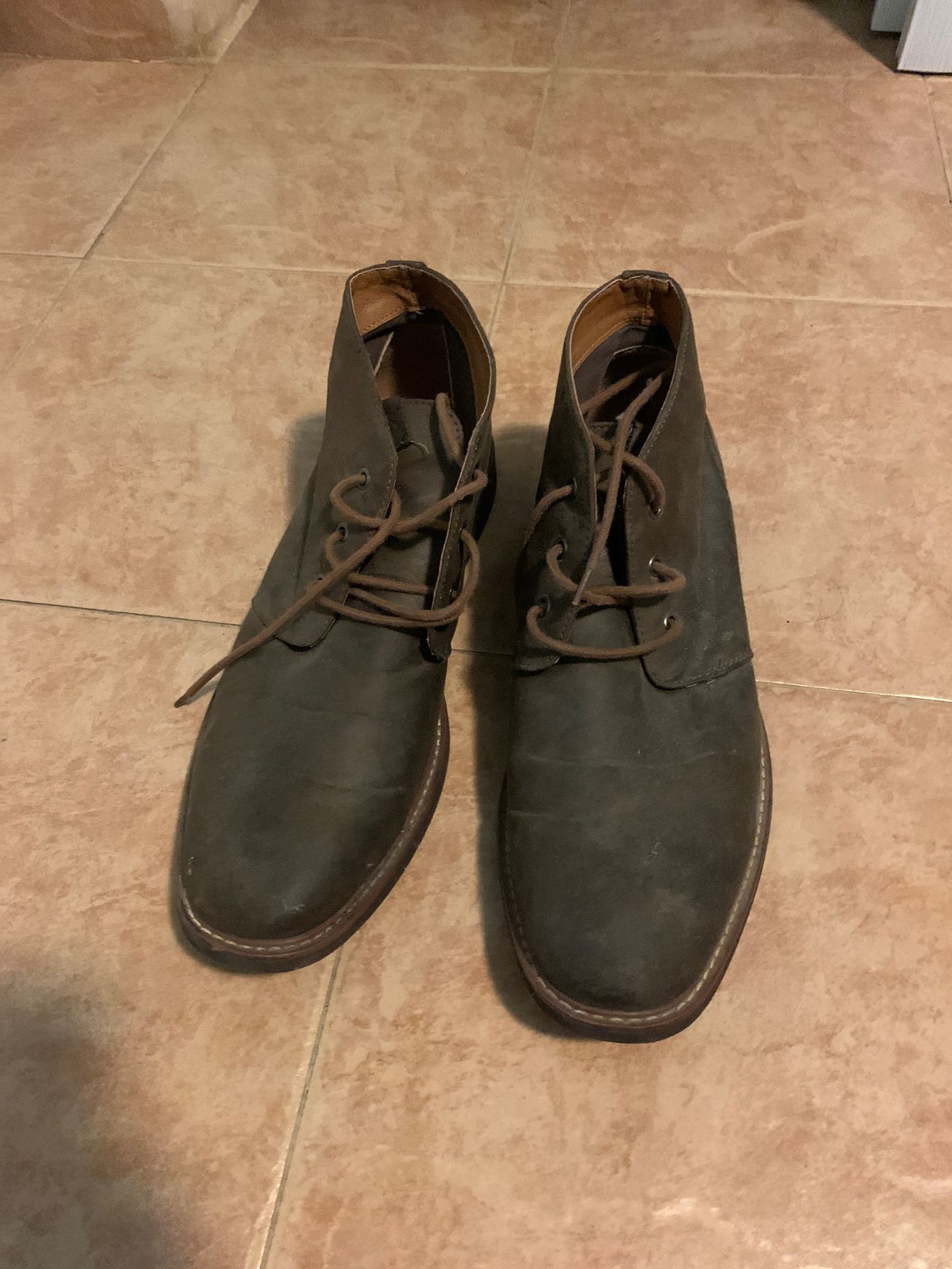 GUESS BOOTS SIZE 10.5