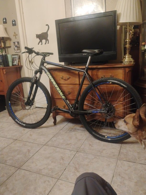 29 In . Cannondale Mens Mountain Bike 