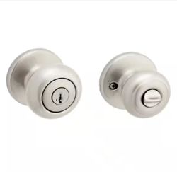 Kwikset Cove Satin Nickel Keyed Entry Door Knob featuring SmartKey Security and Microban Technology