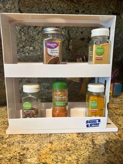 Swivel spice rack