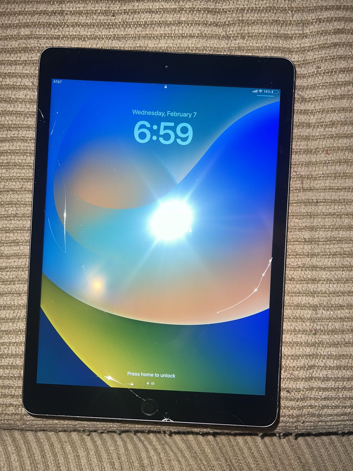 iPad 7th gen 32 GB WIFI & Cellular Capable (Read Description