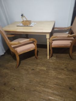 BEAUTIFULL. Dinning Table