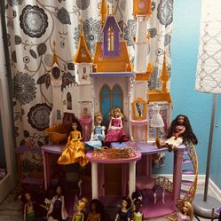 Disney Princess Ultimate Princess Castle With Dolls Set Like New!